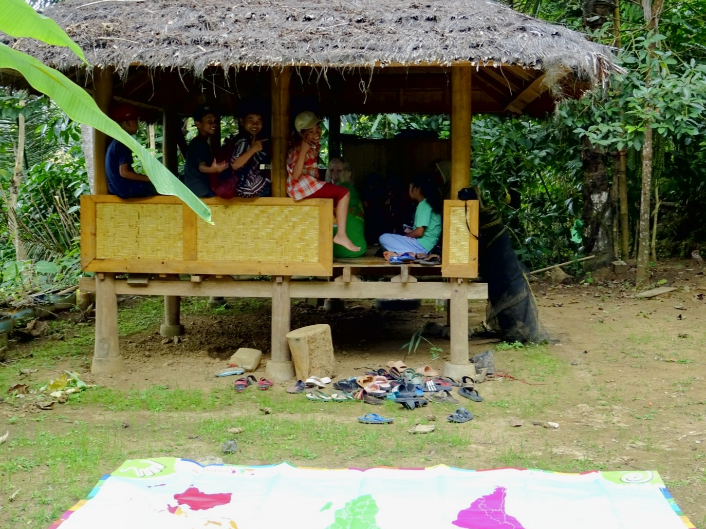 Garten und Bungalow der Eco School